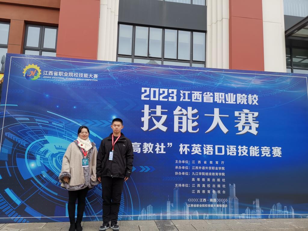 熊丽萍获奖合影.jpg